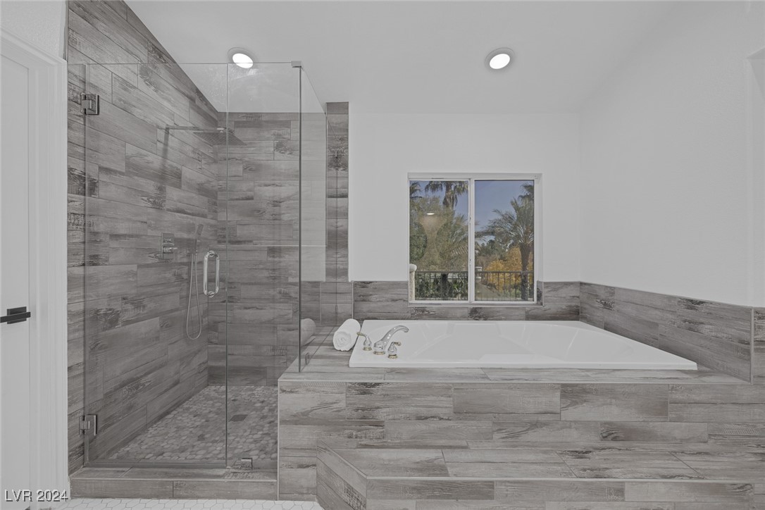 Las Vegas, Nevada 89147, United States, 5 Bedrooms Bedrooms, ,5 BathroomsBathrooms,Residential,Pending,28335