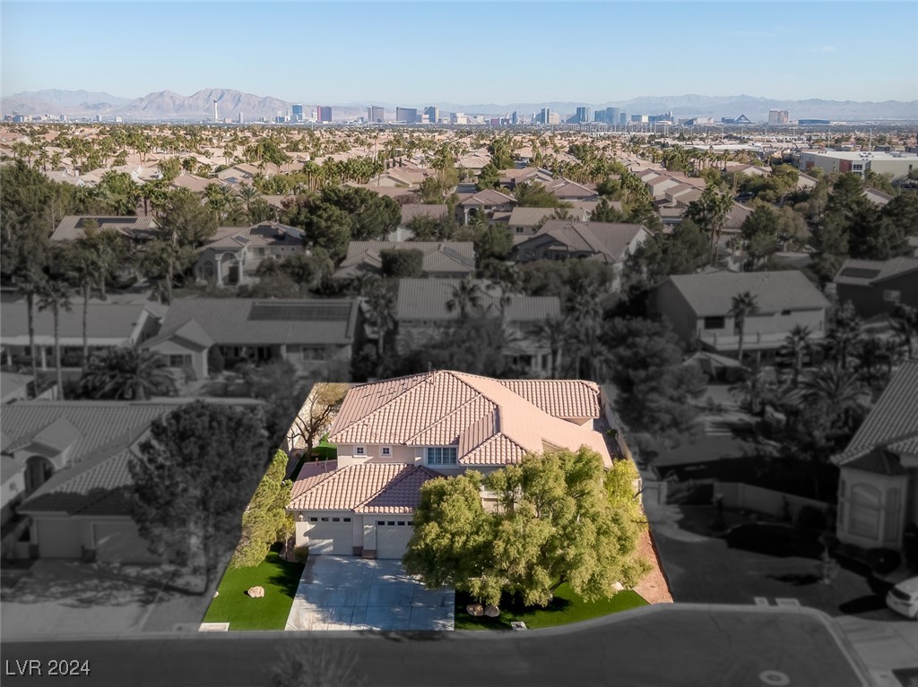 Las Vegas, Nevada 89147, United States, 5 Bedrooms Bedrooms, ,5 BathroomsBathrooms,Residential,Pending,28335