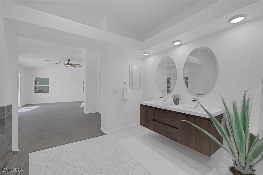 Las Vegas, Nevada 89147, United States, 5 Bedrooms Bedrooms, ,5 BathroomsBathrooms,Residential,Pending,28335