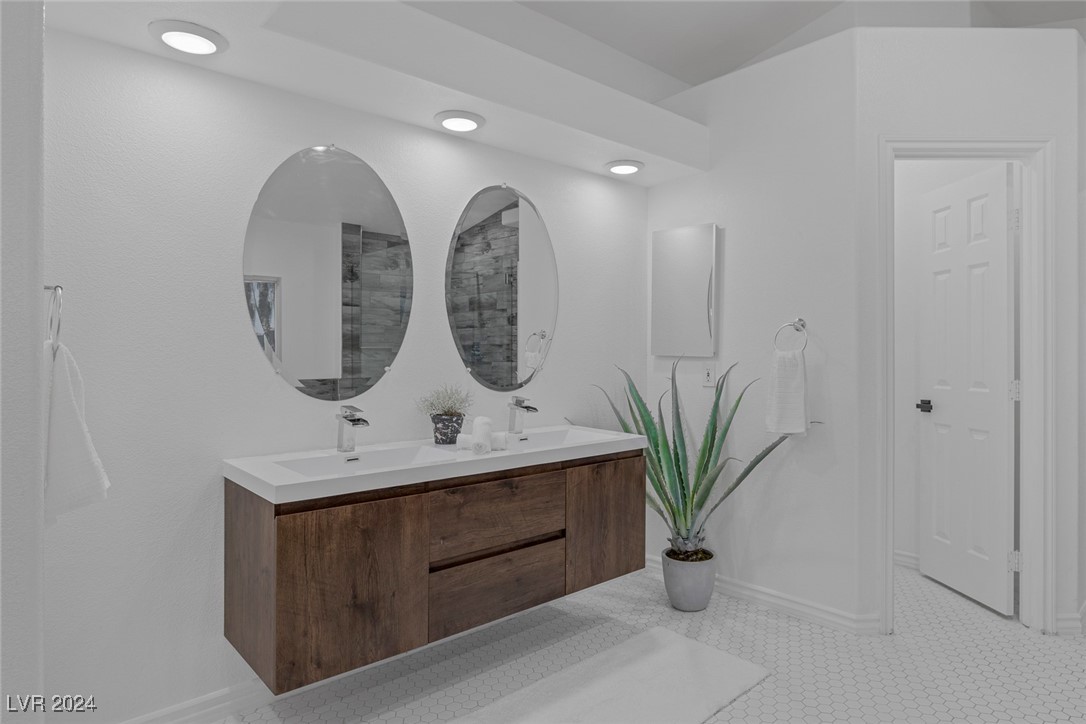 Las Vegas, Nevada 89147, United States, 5 Bedrooms Bedrooms, ,5 BathroomsBathrooms,Residential,Pending,28335