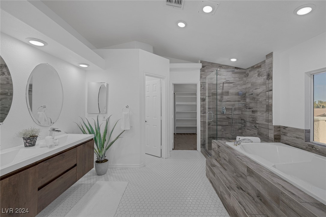 Las Vegas, Nevada 89147, United States, 5 Bedrooms Bedrooms, ,5 BathroomsBathrooms,Residential,Pending,28335