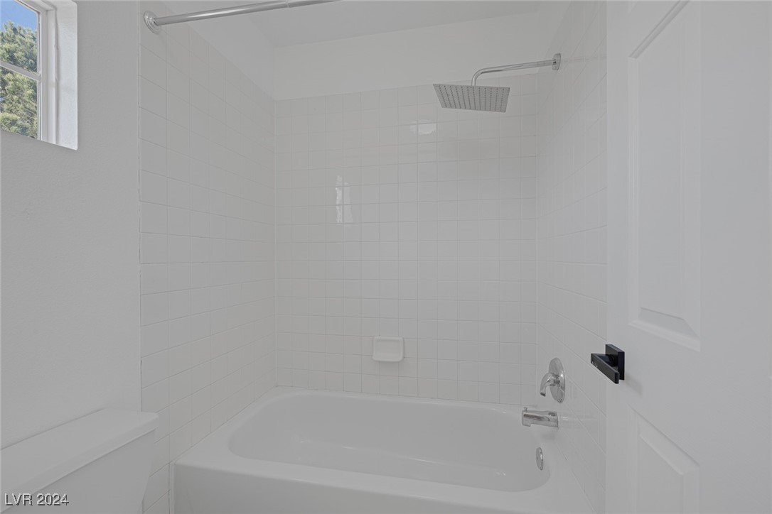 Las Vegas, Nevada 89147, United States, 5 Bedrooms Bedrooms, ,5 BathroomsBathrooms,Residential,Pending,28335