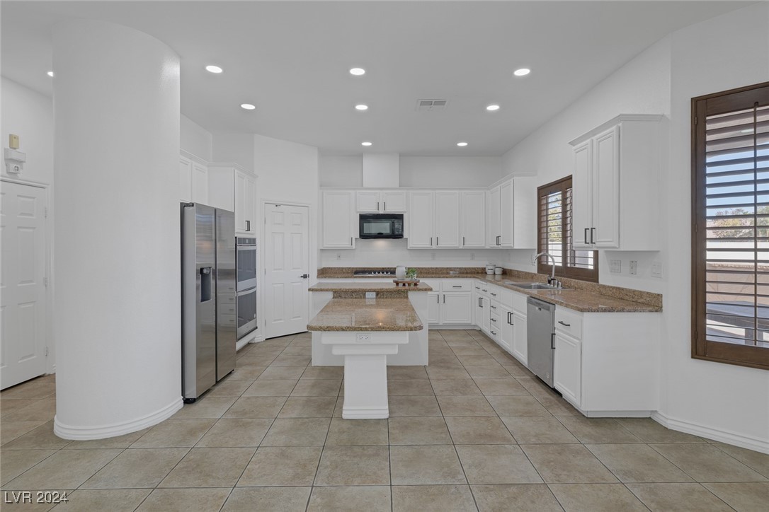 Las Vegas, Nevada 89147, United States, 5 Bedrooms Bedrooms, ,5 BathroomsBathrooms,Residential,Pending,28335