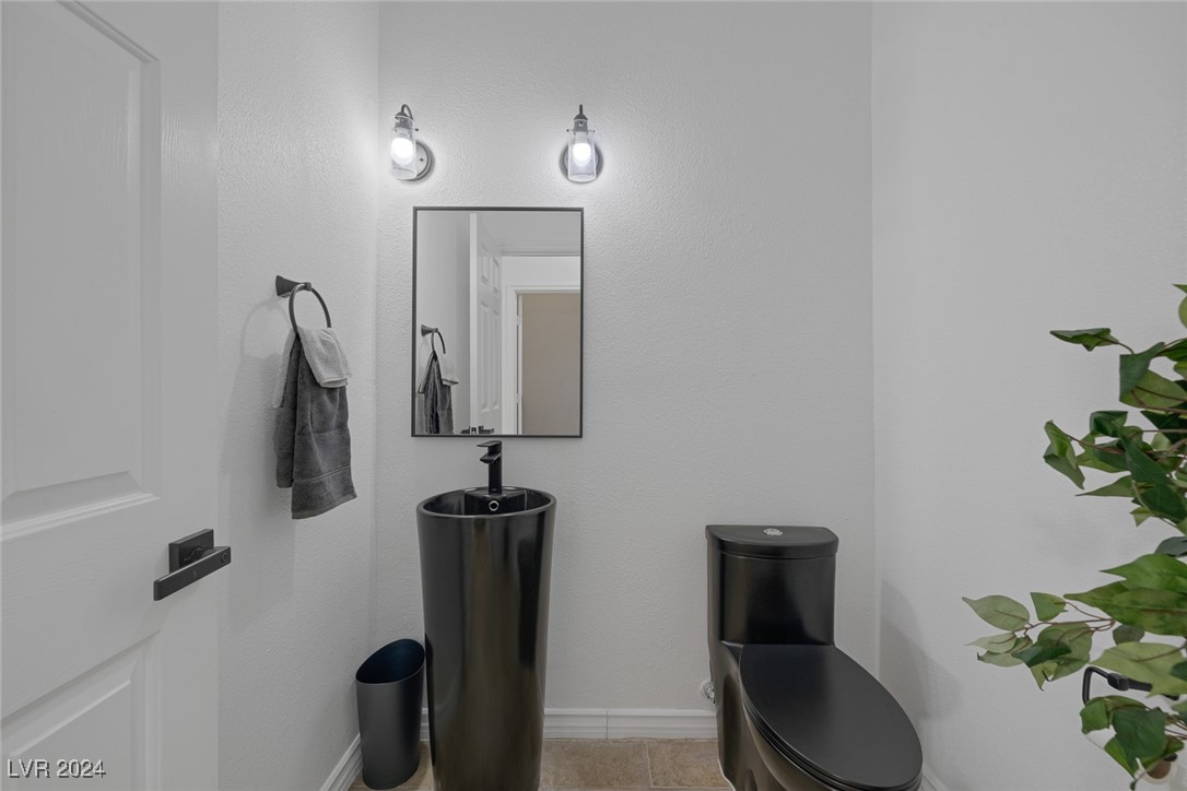 Las Vegas, Nevada 89147, United States, 5 Bedrooms Bedrooms, ,5 BathroomsBathrooms,Residential,Pending,28335