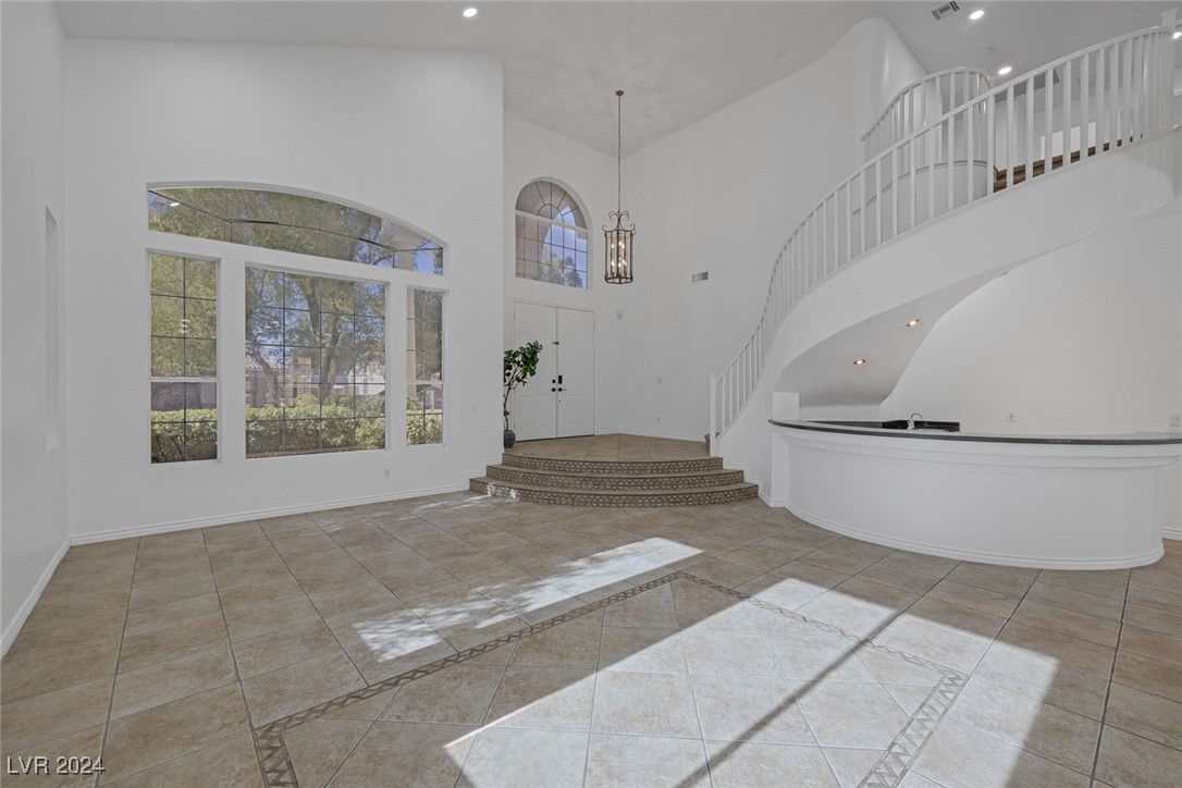 Las Vegas, Nevada 89147, United States, 5 Bedrooms Bedrooms, ,5 BathroomsBathrooms,Residential,Pending,28335