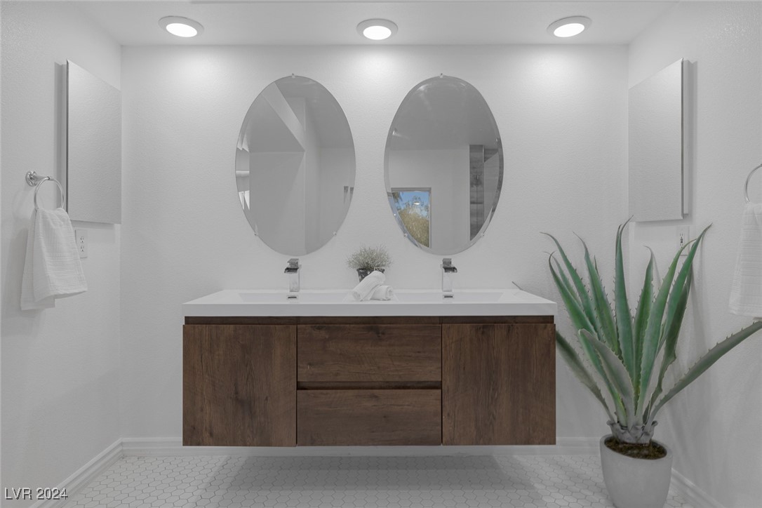 Las Vegas, Nevada 89147, United States, 5 Bedrooms Bedrooms, ,5 BathroomsBathrooms,Residential,Pending,28335