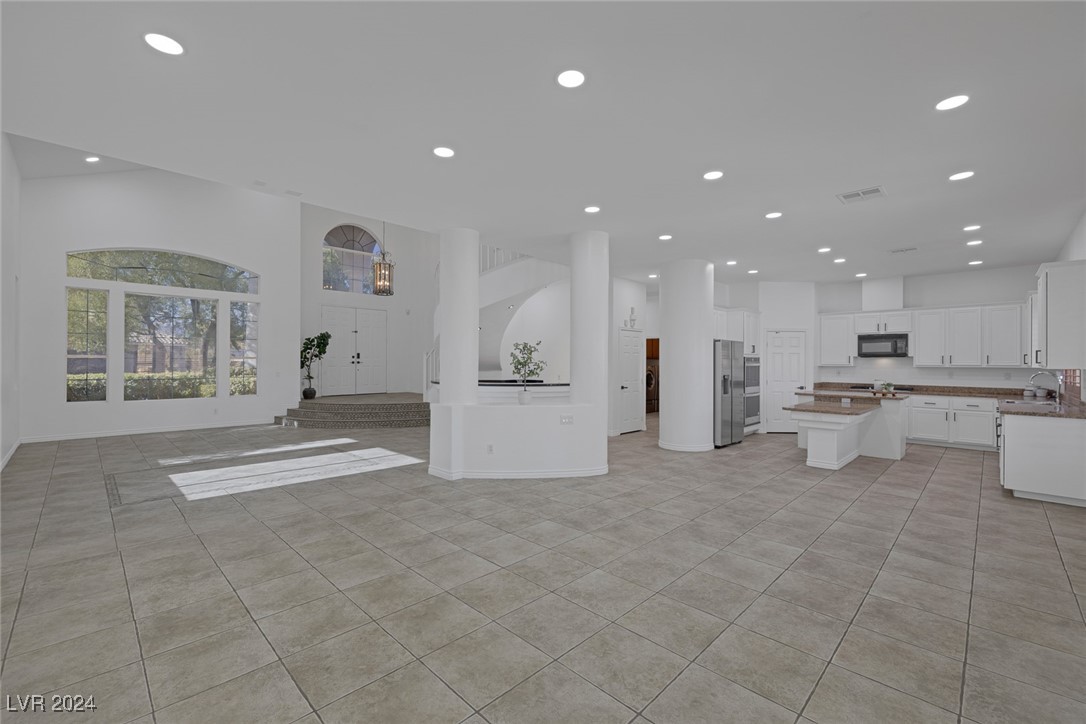 Las Vegas, Nevada 89147, United States, 5 Bedrooms Bedrooms, ,5 BathroomsBathrooms,Residential,Pending,28335