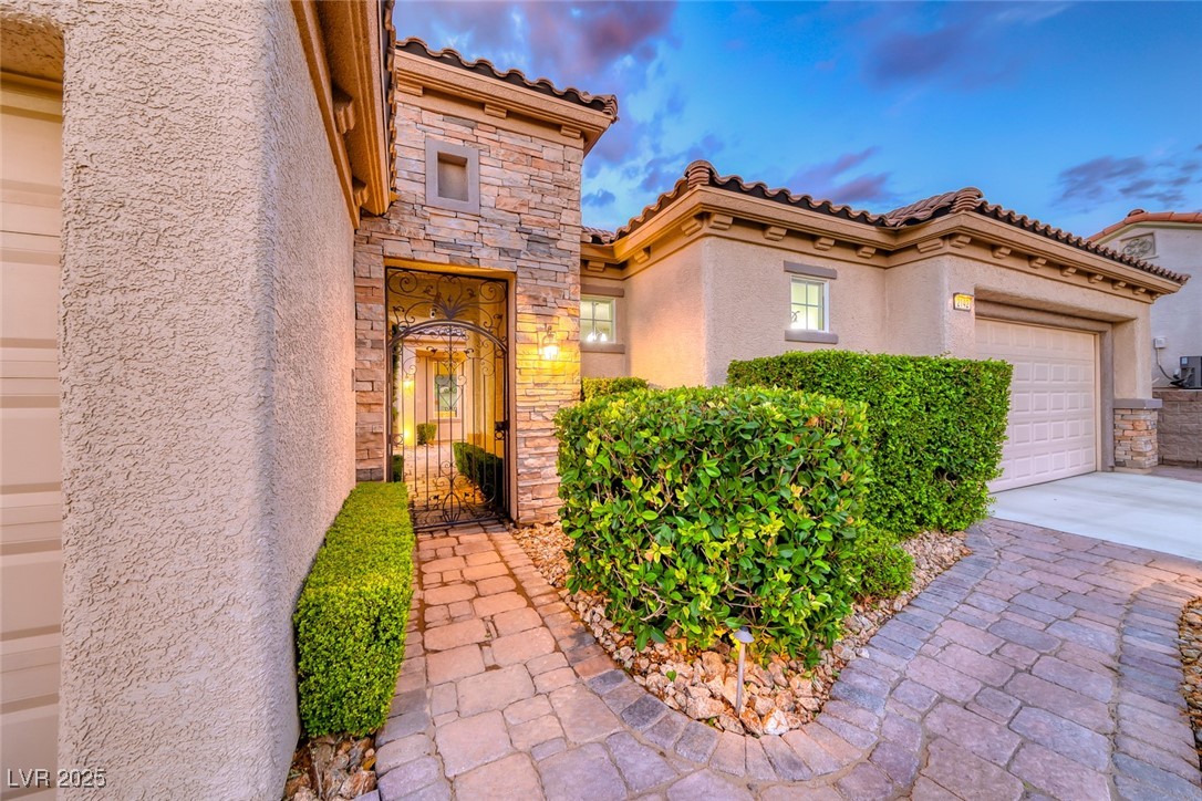 Properties 3 2142 Sandstone Cliffs Drive