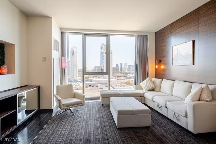 4381 W Flamingo Road 1504