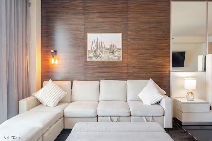 4381 W Flamingo Road 1504