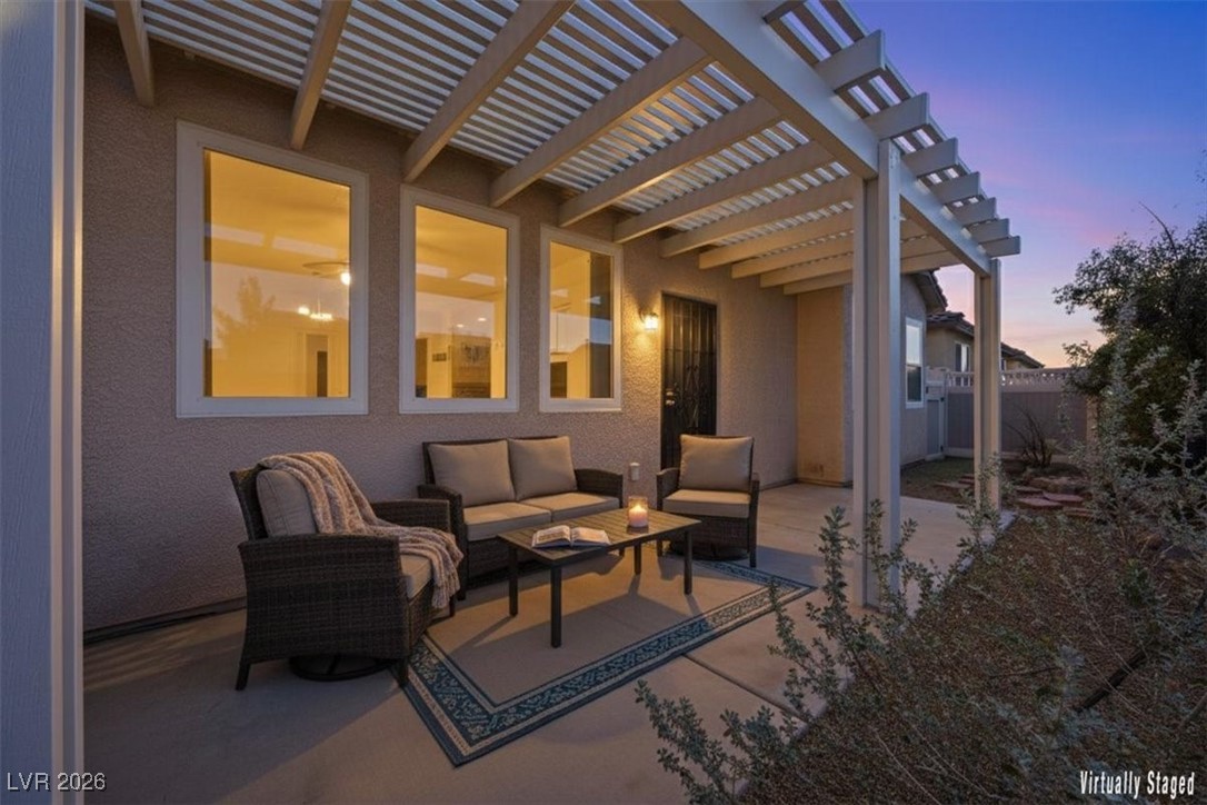 981 Crescent Falls Street