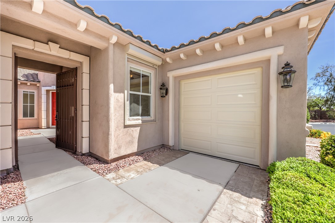 2492 Hollow Rock Court