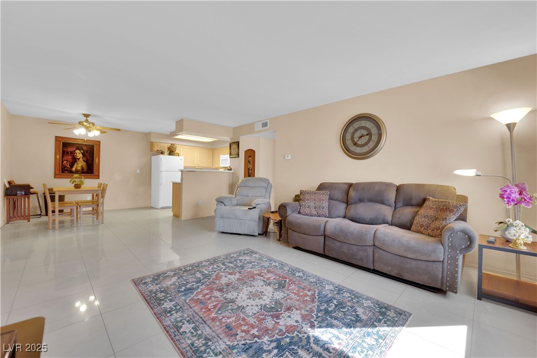 1575 W Warm Springs Road 2512