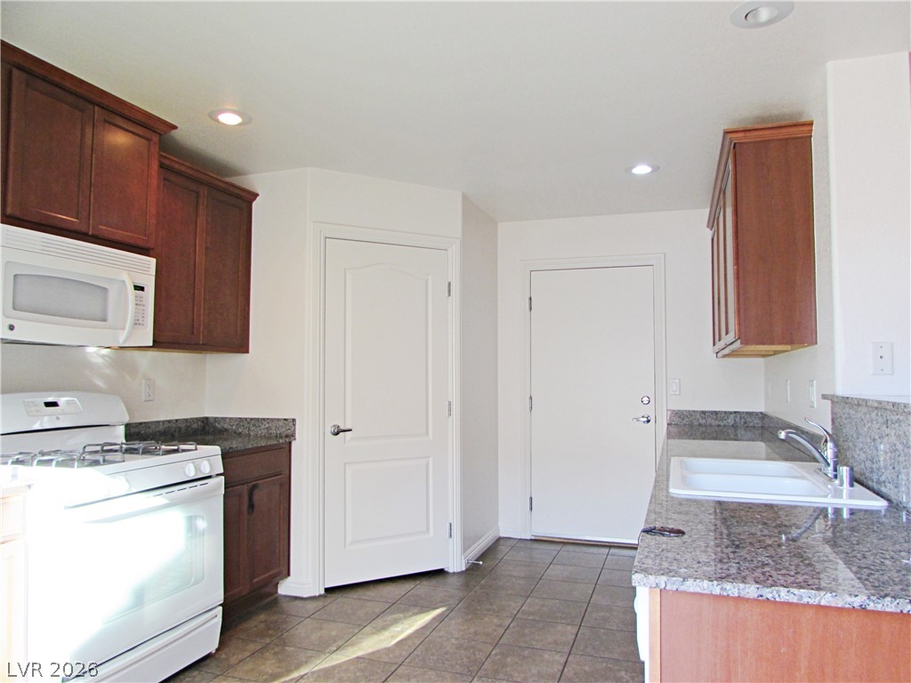 10424 Madagascar Palm Street