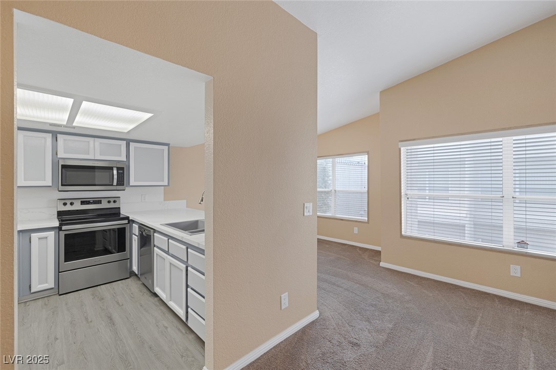 Las Vegas, Nevada 89103, United States, 2 Bedrooms Bedrooms, ,2 BathroomsBathrooms,Residential,Active,117245