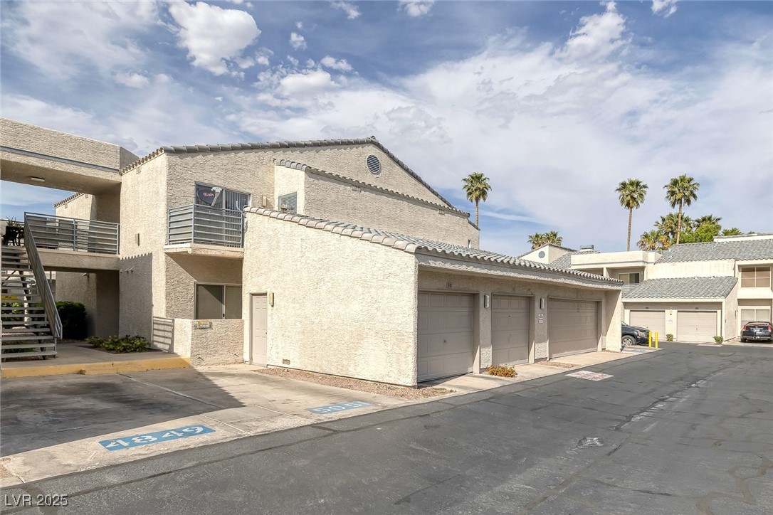 Las Vegas, Nevada 89103, United States, 2 Bedrooms Bedrooms, ,2 BathroomsBathrooms,Residential,Active,117245