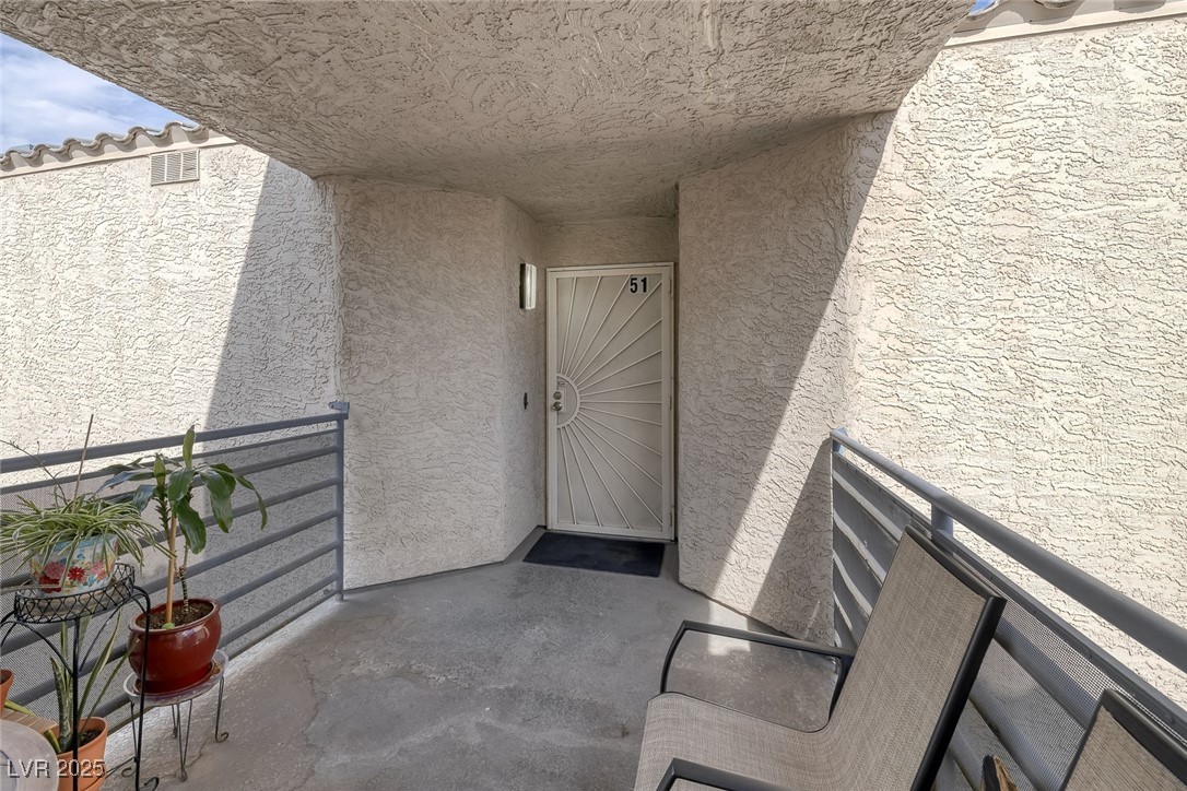 Las Vegas, Nevada 89103, United States, 2 Bedrooms Bedrooms, ,2 BathroomsBathrooms,Residential,Active,117245