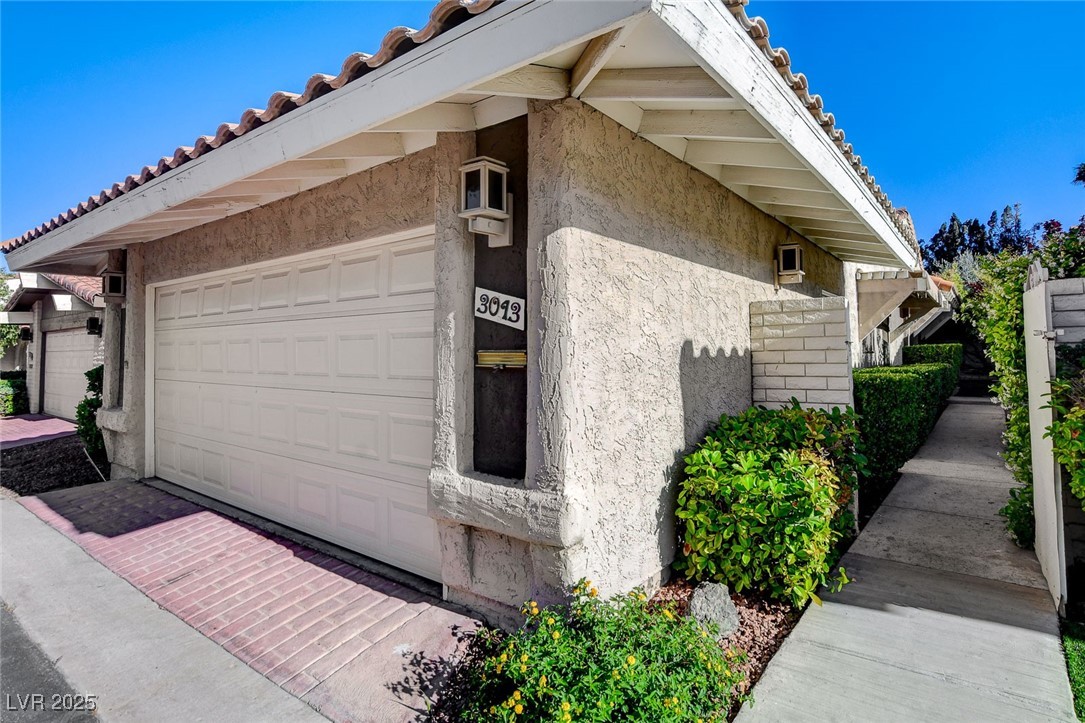 Properties 2 3013 Plaza De Rosa