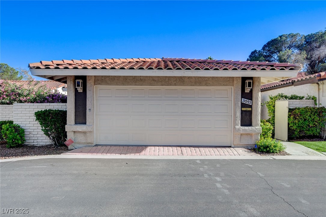 Properties 3 3013 Plaza De Rosa