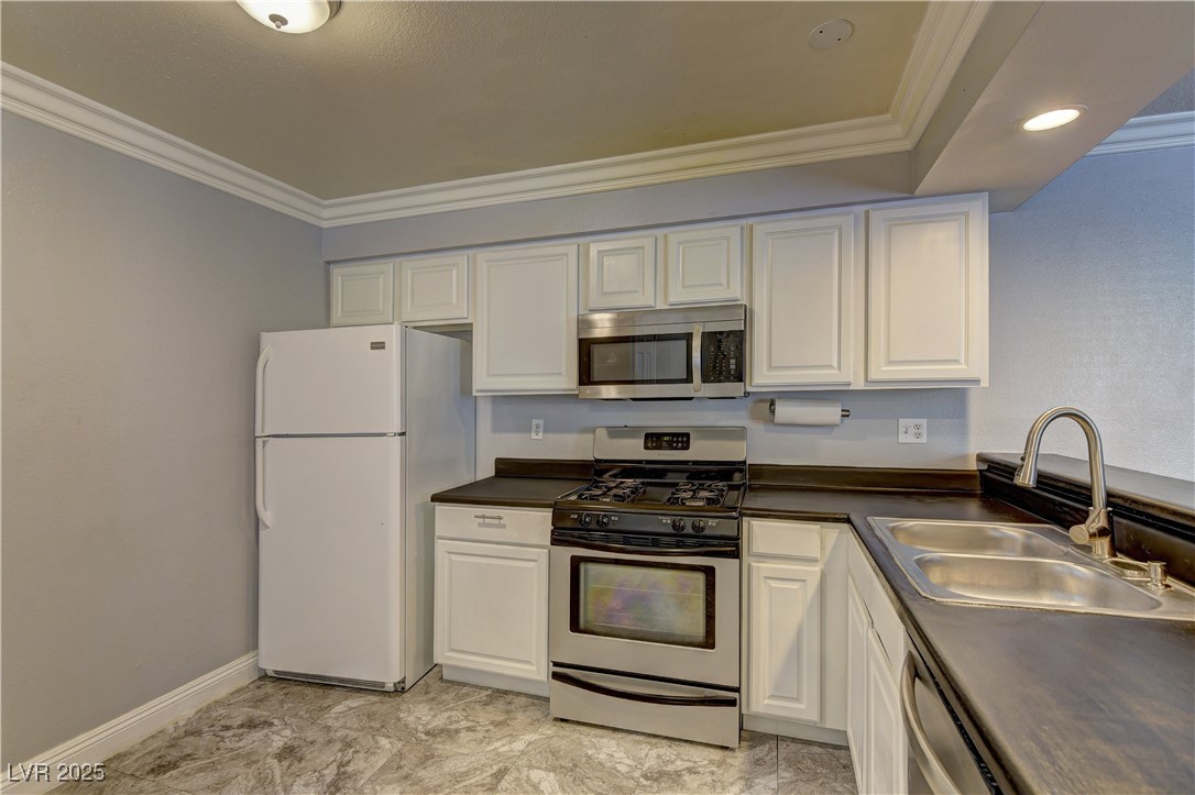 Las Vegas, Nevada 89102, United States, 2 Bedrooms Bedrooms, ,1 BathroomBathrooms,Residential,Pending,16158