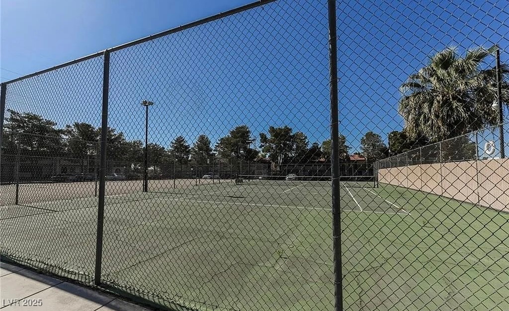 Las Vegas, Nevada 89103, United States, 2 Bedrooms Bedrooms, ,2 BathroomsBathrooms,Residential,Pending,80752