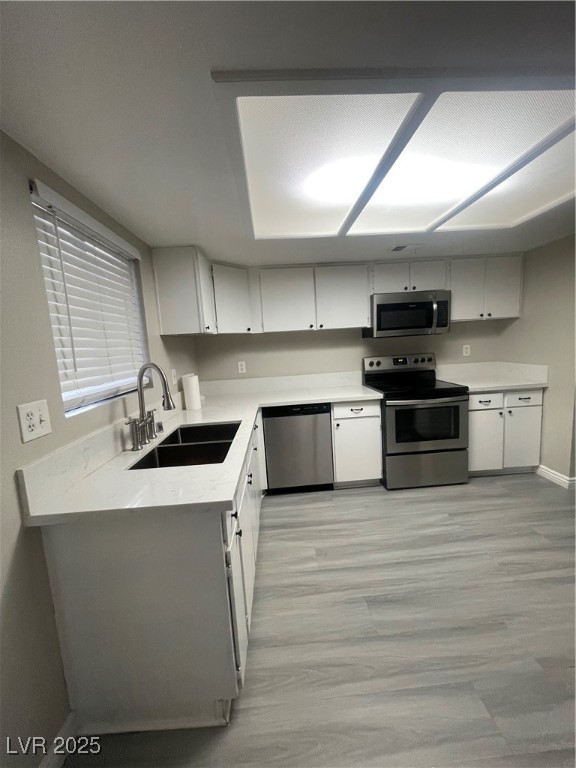 Las Vegas, Nevada 89103, United States, 2 Bedrooms Bedrooms, ,2 BathroomsBathrooms,Residential,Pending,80752