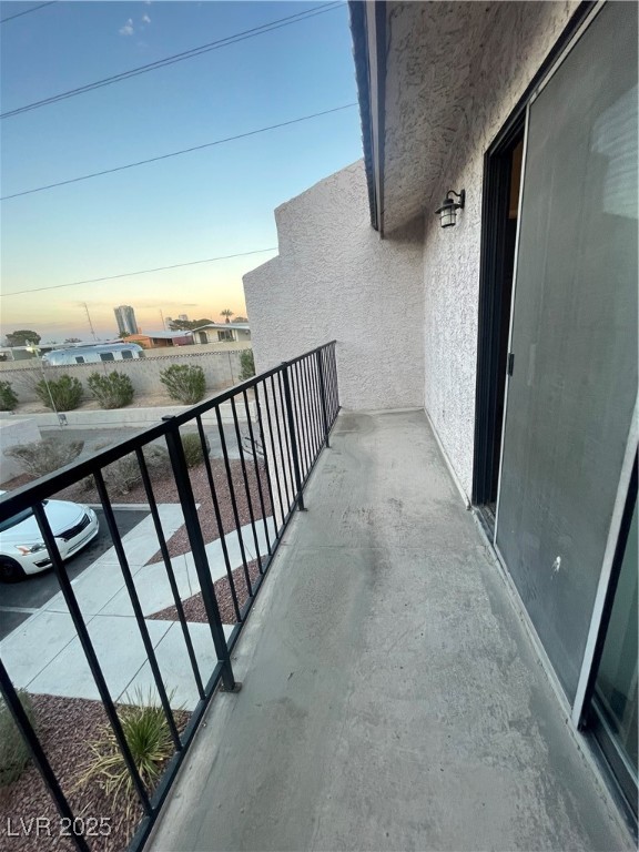 Las Vegas, Nevada 89103, United States, 2 Bedrooms Bedrooms, ,2 BathroomsBathrooms,Residential,Pending,80752