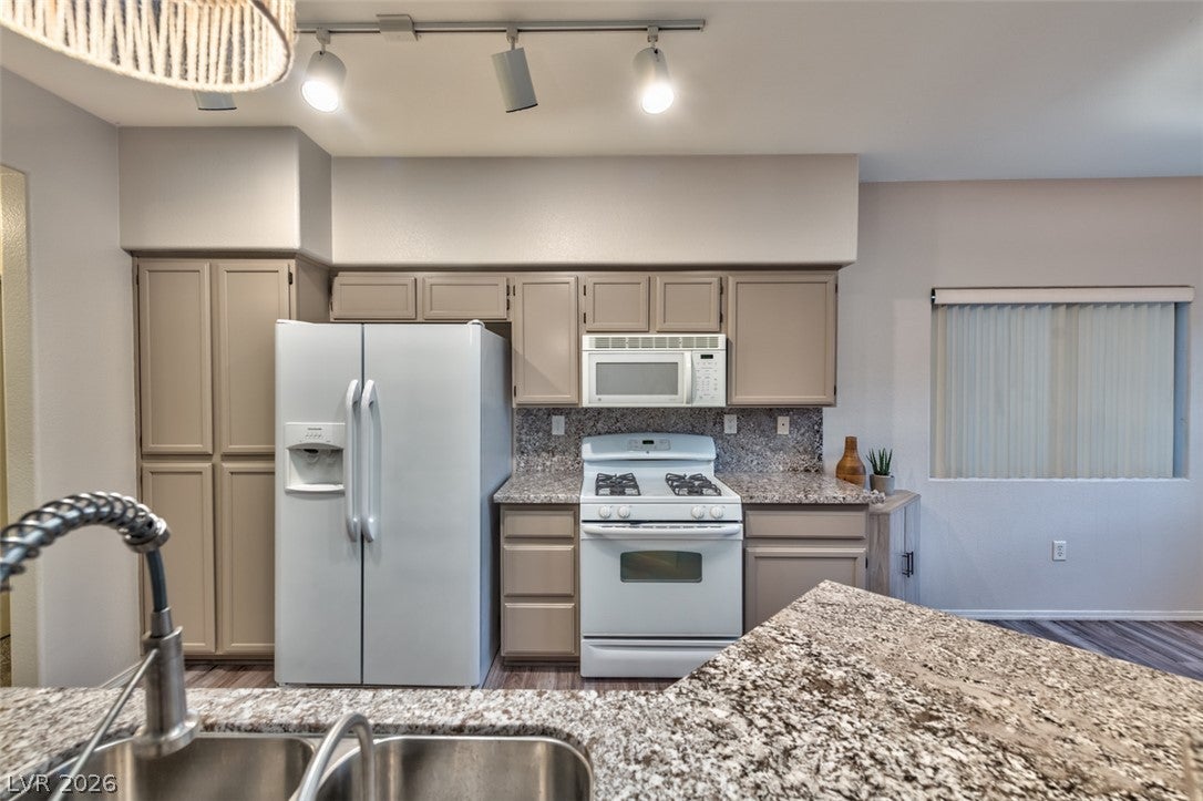 1050 E Cactus Avenue 1081