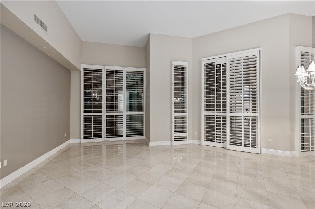 2747 Paradise Road 106