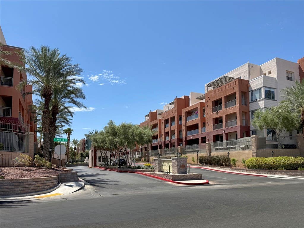 Photo of 51 E Agate Avenue #402, Las Vegas, NV 89123 (MLS # 2810020)