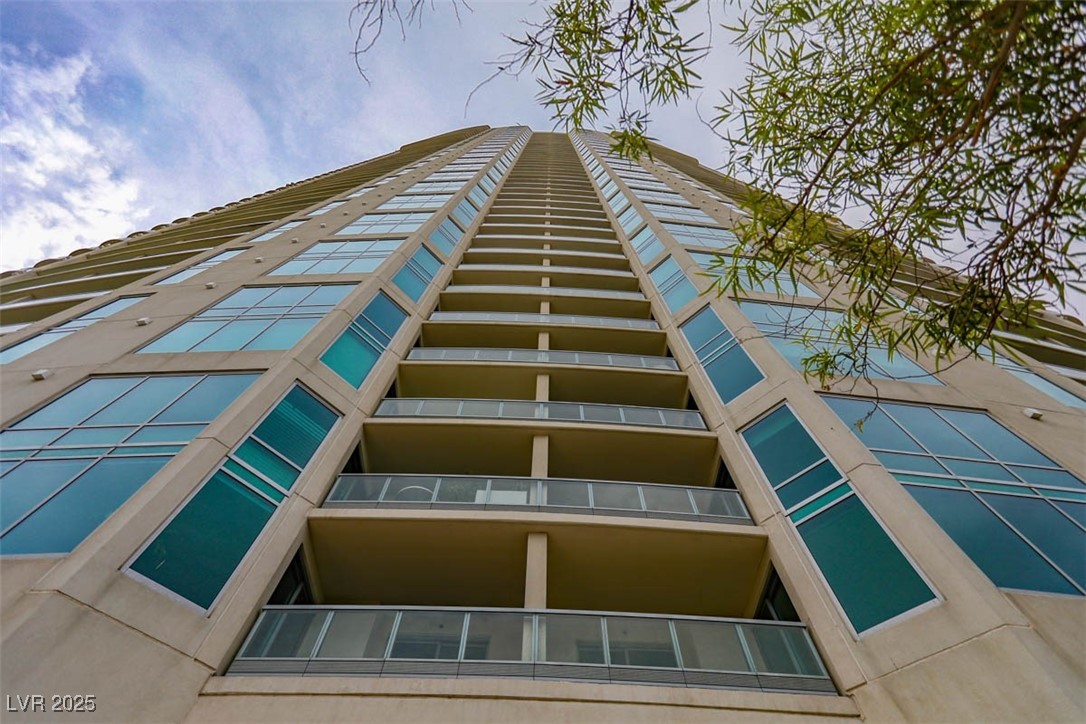 322 Karen Avenue 1105