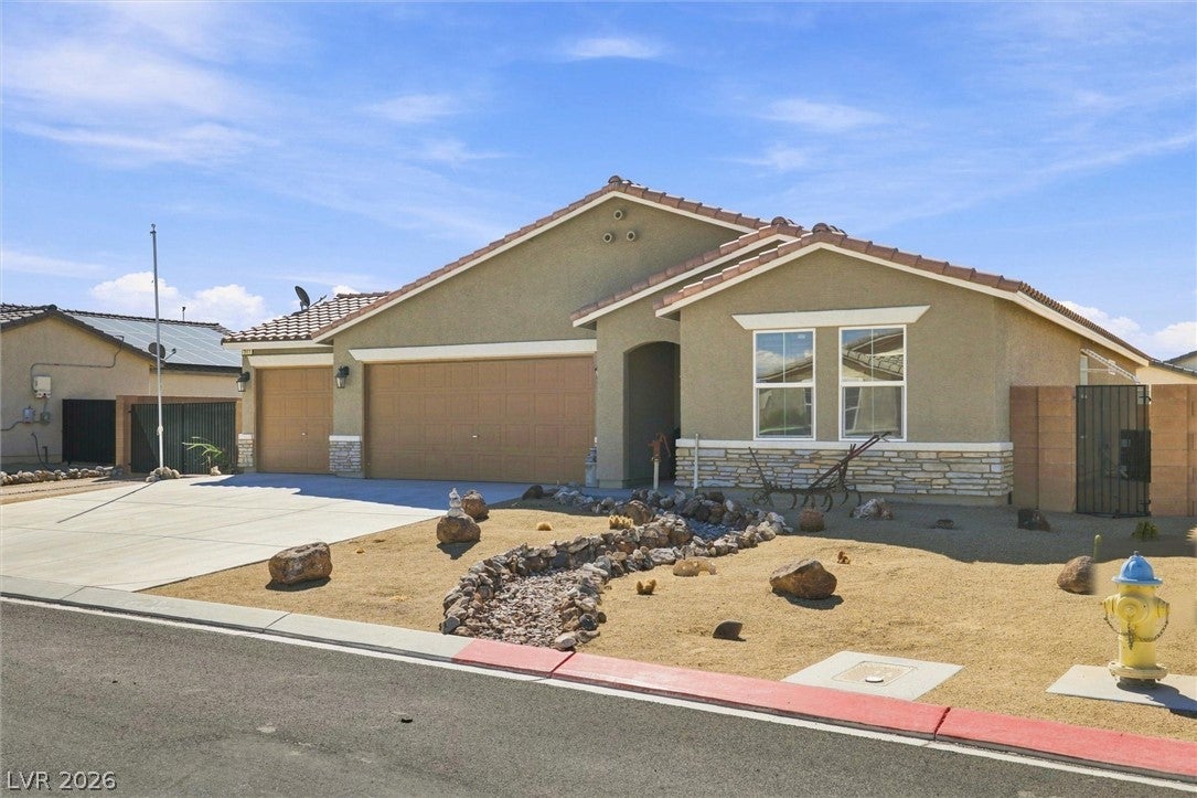 3611 E Garfield Drive