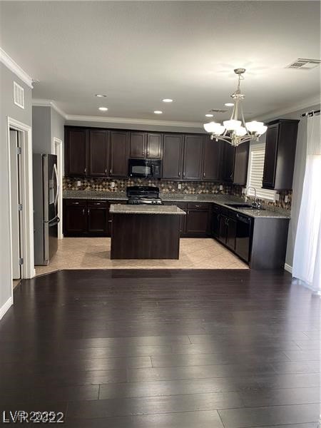 Las Vegas, Nevada 89166, United States, 4 Bedrooms Bedrooms, ,3 BathroomsBathrooms,Residential,Pending,123176