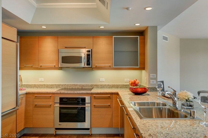 222 KAREN Avenue 3805