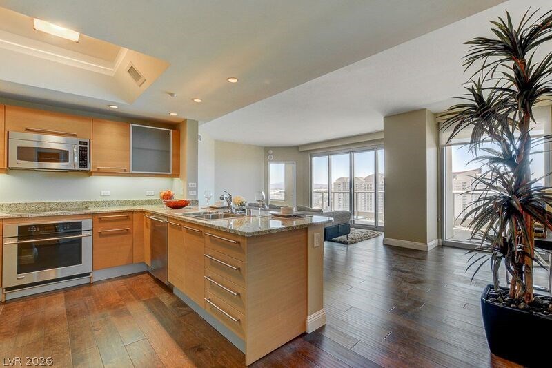 222 KAREN Avenue 3805