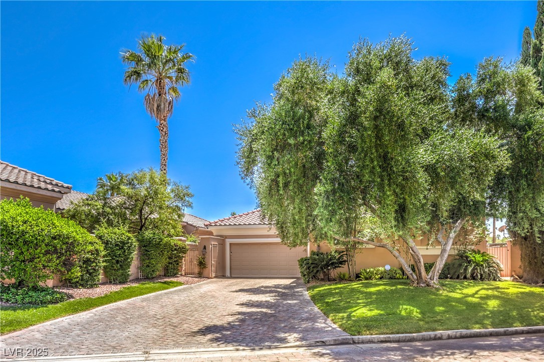 27 Via Paradiso Street, Henderson, Nevada image 2