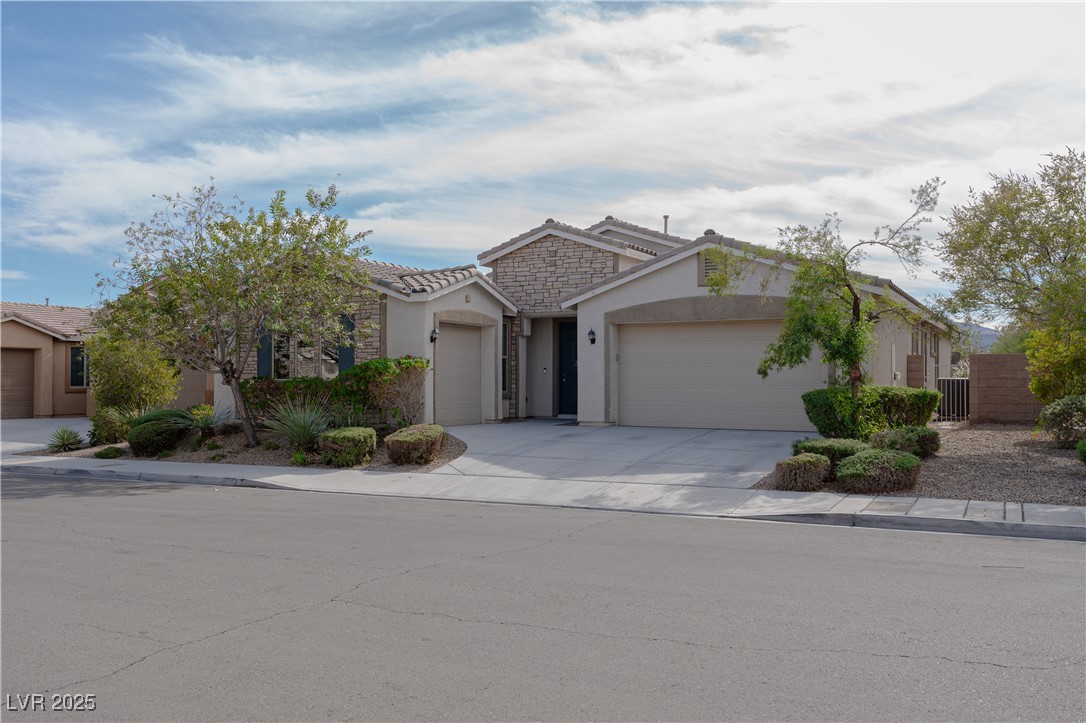 1617 Meadow Bluffs Avenue, Henderson, Nevada image 1