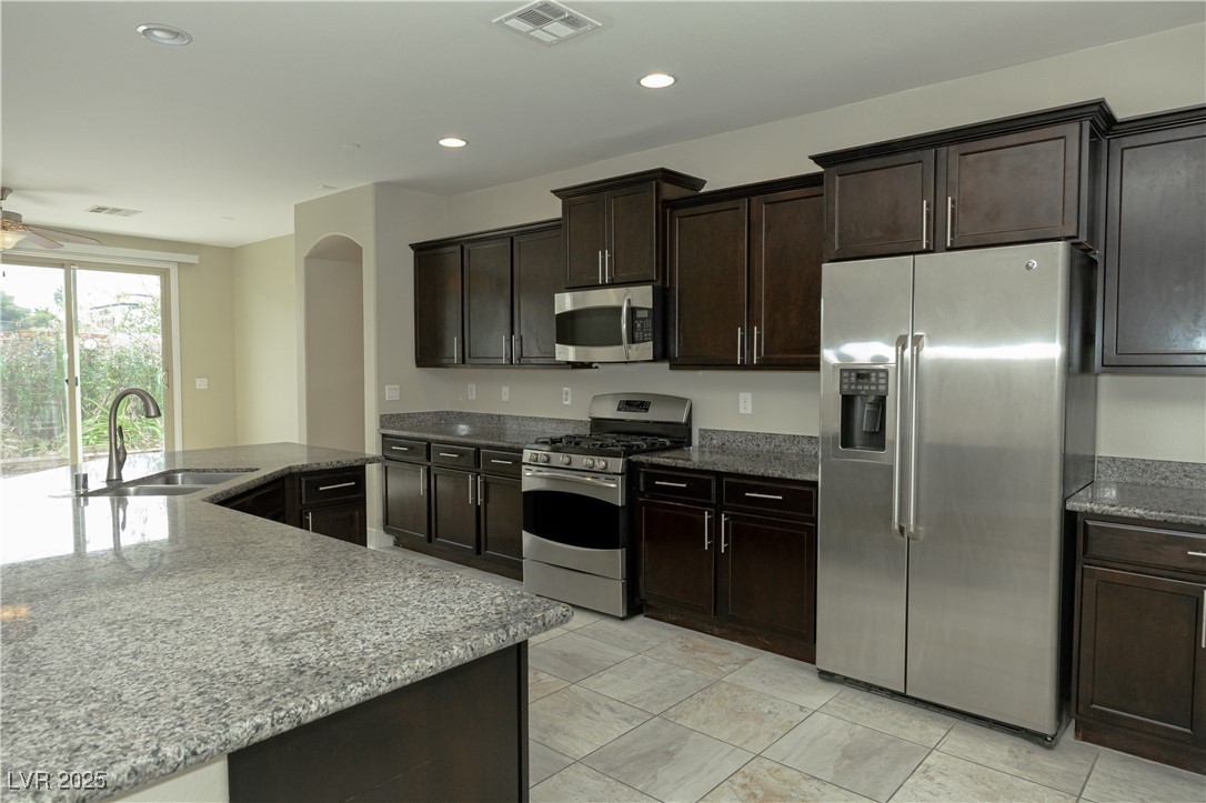 1617 Meadow Bluffs Avenue, Henderson, Nevada image 10