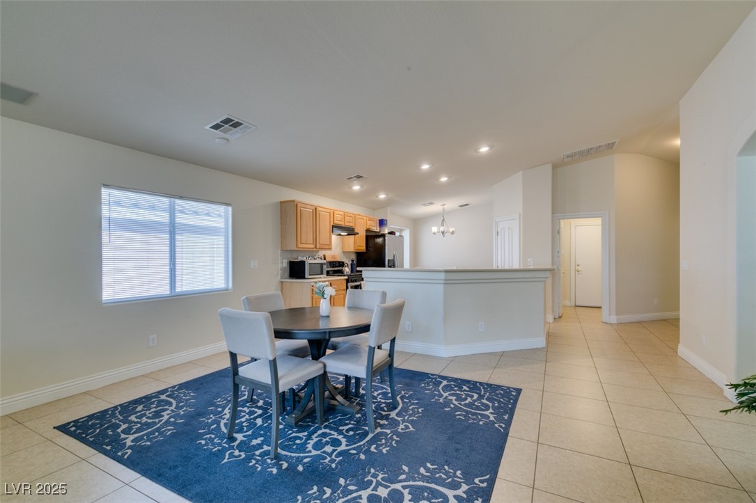 Las Vegas, Nevada 89139, United States, 4 Bedrooms Bedrooms, ,2 BathroomsBathrooms,Residential,Pending,3550