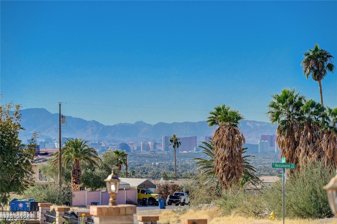 6855 Stone Drive, Las Vegas, Nevada image 8
