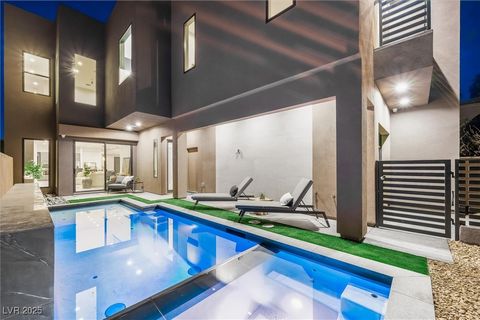 2824 Queens Courtyard Drive Las Vegas NV 89109