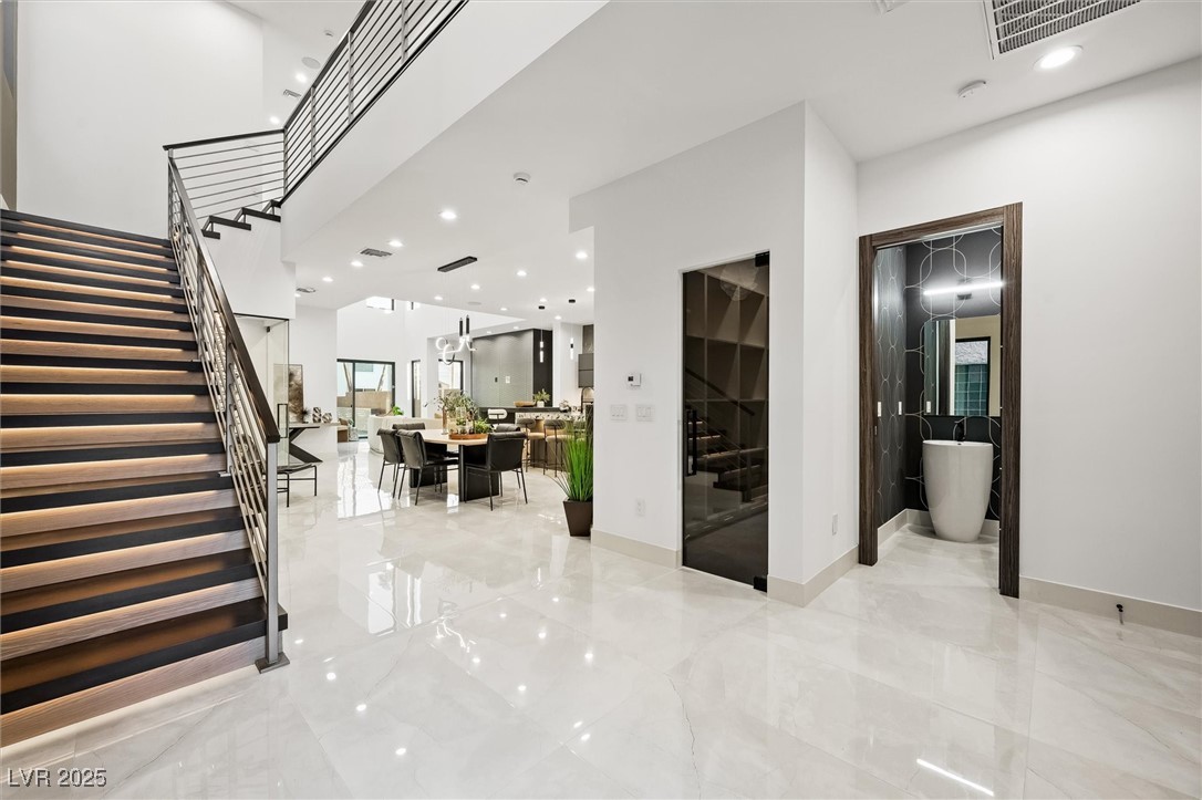 2824 Queens Courtyard Drive