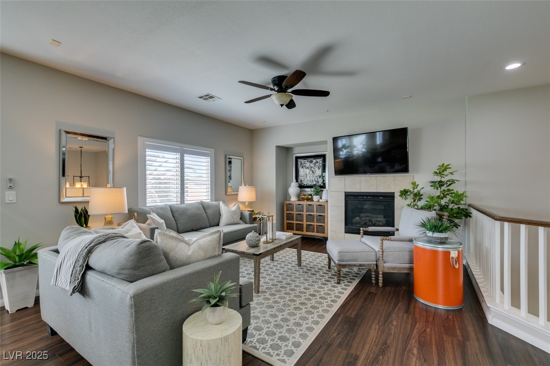 4827 Teal Petals Street