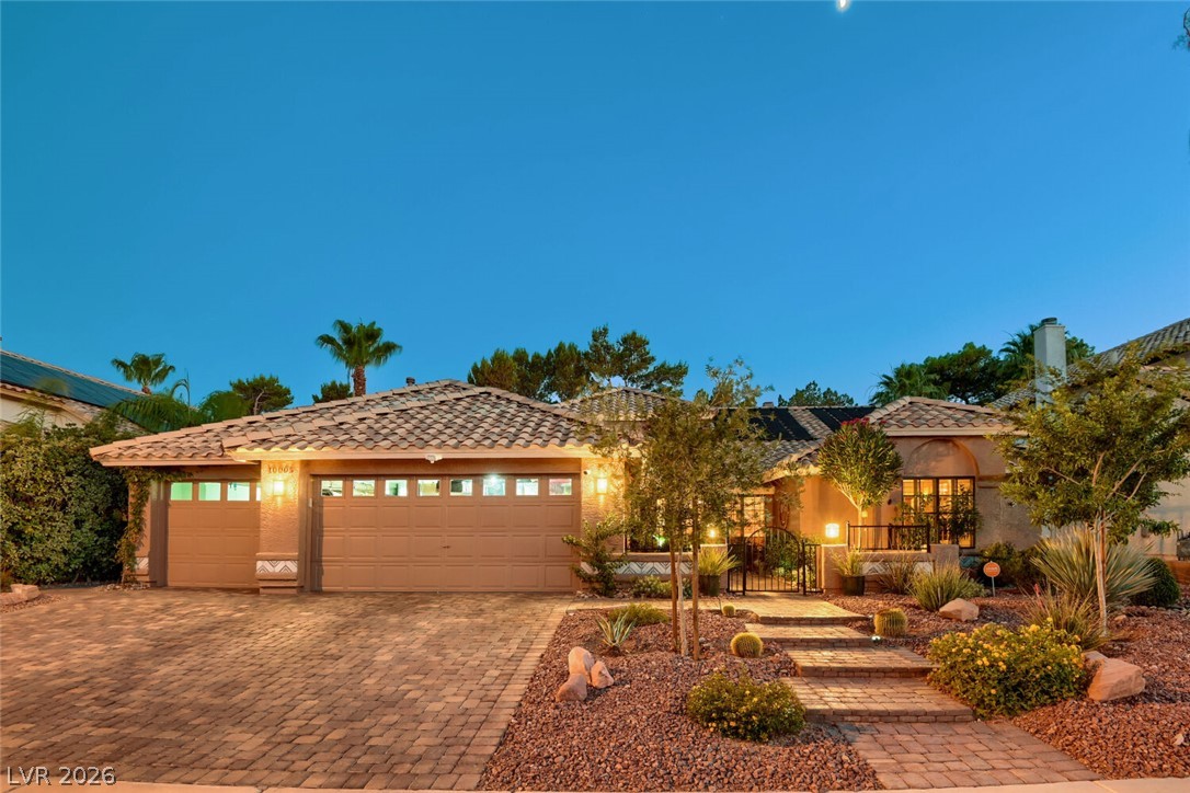 10005 N Mahogany Grove Lane