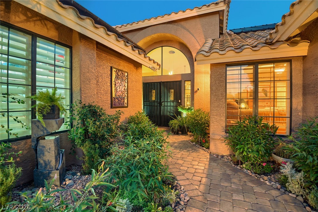 10005 N Mahogany Grove Lane