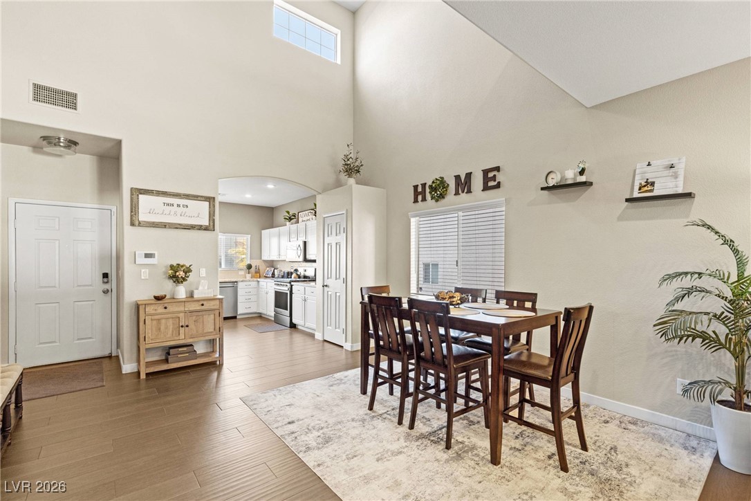 8909 Sparkling Creek Avenue