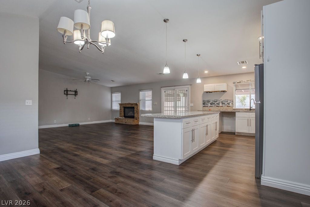 1800 N Torrey Pines Drive
