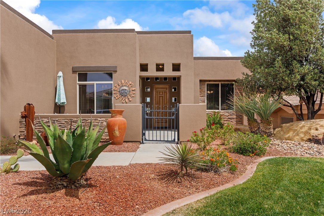 901 Crest View Drive