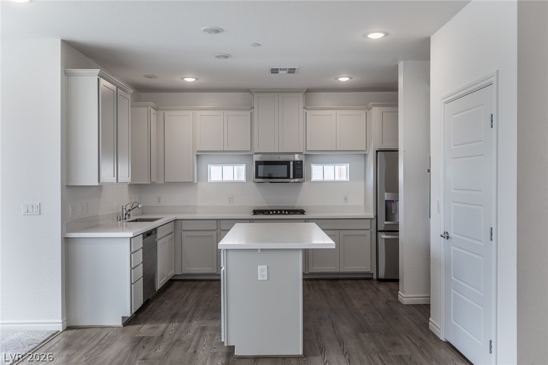 2555 Hampton Road 8206