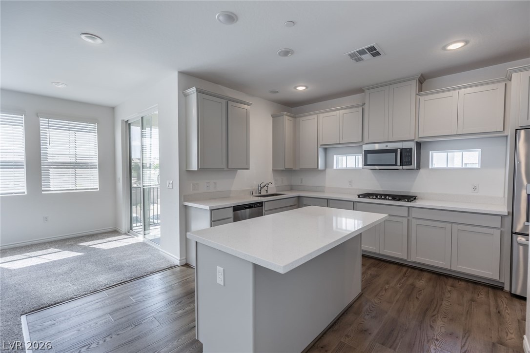 2555 Hampton Road 8206